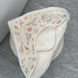 Baluchon ⚜ BAM-5315-T-2008 Sortie de bain pour bébé - Lapins et fleurs - Bambino par Baluchon vendu par Veille sur toi