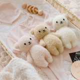 Cuddle + kind BBYBERALPPK003 Peluche - Bébé ours bouclé 7" - Fraise - Cuddle + kind vendu par Veille sur toi