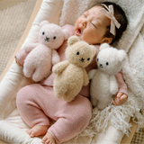 Cuddle + kind BBYBERALPPK003 Peluche - Bébé ours bouclé 7" - Fraise - Cuddle + kind vendu par Veille sur toi