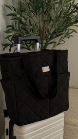 Dans le sac â Quilted-Convertible-Backpack-Black Sac Ă dos matelassĂ© convertible - Noir - Dans le sac vendu par Veille sur toi