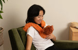 Hugimals HUG041OR-PB Peluche lestée enveloppante Hugaround - Ollie l'orang-outan - Hugimals vendu par Veille sur toi