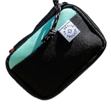 La petite trousse ⚜ LPT-MINI-NOIR/TURQUOISE La Micro - Trousse de premiers soins - La Petite Trousse Noir/Turquoise vendu par Veille sur toi