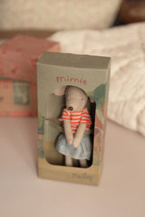 Maileg 17-5203-00 Grande soeur souris - Mimie - Maileg vendu par Veille sur toi