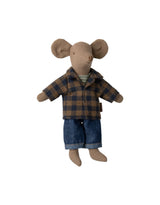 Maileg 17-5303-00 Papa souris avec chemise brune à carreau - Maileg vendu par Veille sur toi