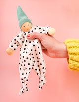 Nanchen Natur 102507 Poupée doudou biologique avec hochet - À pois bonnet turquoise - Nanchen Natur vendu par Veille sur toi