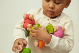 Oli & Carol L-CUCUMBER-CAR Voiture jouet en caoutchou pour bébé - Pepino le concombre - Oli & Carol vendu par Veille sur toi