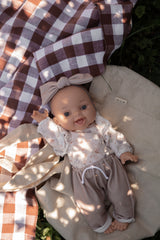Paola Reina PR-4117 Bébé Gordis - Rachel avec blouse fleurie, pantalon et boucle - Paola Reina vendu par Veille sur toi