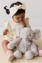 Snuggle Bunnies SB-Olive Peluche Olive l'éléphant - Snuggle Bunnies vendu par Veille sur toi
