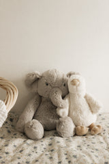 Snuggle Bunnies SB-Olive Peluche Olive l'éléphant - Snuggle Bunnies vendu par Veille sur toi