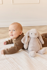 Snuggle Bunnies SB-Pen-Bei Peluche Pénélope le lapin - Beige - Snuggle Bunnies vendu par Veille sur toi