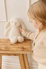 Snuggle Bunnies SB-Pen-Mar Peluche Pénélope le lapin - Marshmallow - Snuggle Bunnies vendu par Veille sur toi