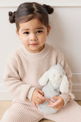 Snuggle Bunnies SB-PenSlee-Wil Peluche Pénélope endormie - Saule - Snuggle Bunnies vendu par Veille sur toi