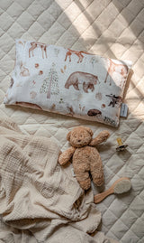 Veille sur toi ⚜ VST-TO-BOISE Taie d'oreiller pour enfant - Les amis du boisé - Veille sur toi vendu par Veille sur toi