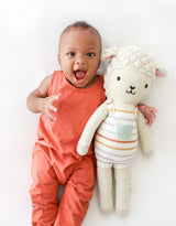 Cuddle + kind Peluche - Avery l'agneau - Cuddle + kind vendu par Veille sur toi
