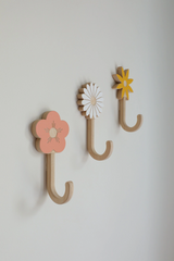 Abricotine ⚜ ABR-CROCHET-FLEURBLANCHE Crochet en bois - Fleur blanche - Abricotine vendu par Veille sur toi