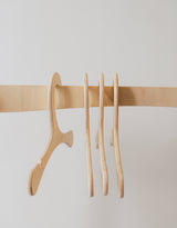 Abricotine ⚜ ABRIC-CINTRES Cintres de bois - Ensemble de 5 - Abricotine vendu par Veille sur toi