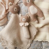 Avery Row RATBBE Hochet en tricot - Ours - Avery Row vendu par Veille sur toi