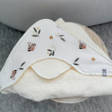 Baluchon ⚜ BAM-5315-T-2009 Sortie de bain pour bébé - Lémuriens - Bambino par Baluchon vendu par Veille sur toi