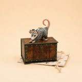 Camp Hollow SURCT0060 Porte-bougie en porcelaine - Opossum - Camp Hollow vendu par Veille sur toi