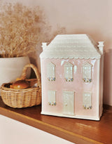 Child to Cherish 2501PK Tirelire - La maison de Dolly - Child to Cherish Default vendu par Veille sur toi