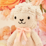Cuddle + kind TINYLAMEAS4 Peluche avec jolie boîte - Tiny 6" - Lucy le mouton - Cuddle + kind vendu par Veille sur toi