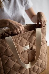 Dans le sac ⚜ Quilted-Convertible-Backpack-Tan Sac à dos matelassé convertible - Tan - Dans le sac vendu par Veille sur toi
