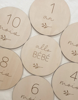 Le petit tableau noir ⚜ PAST-BOIS-23 Pastilles de bois script - Grossesse, naissance 1 mois à 1an - Le petit tableau noir vendu par Veille sur toi