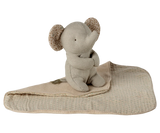 Maileg 16-6971-00 Peluche Mini Lullaby friends avec couverture - Éléphant - Maileg vendu par Veille sur toi