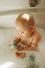 Minika ⚜ JouetsBain-BaleineIndigo-PieuvreGlace Jouets de bain - Baleine indigo et pieuvre glace - Minika vendu par Veille sur toi