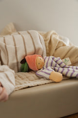 Nanchen Natur 102608 Poupée doudou biologique avec hochet  - Petite pomme - Nanchen Natur vendu par Veille sur toi