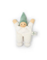 Nanchen Natur 539427 Poupée musicale dans un sac de couchage - nucki bonnet turquoise - Nanchen Natur vendu par Veille sur toi