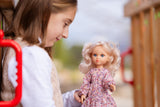 Paola Reina PR-4706 Poupée Las Amigas - Clara avec robe fleurie - Paola Reina vendu par Veille sur toi