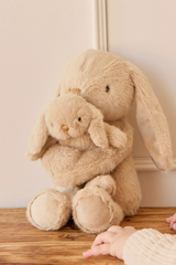 Snuggle Bunnies SB-Frank-Car Peluche Frankie le lapin câlin et son bébé - Caramel - Snuggle Bunnies vendu par Veille sur toi