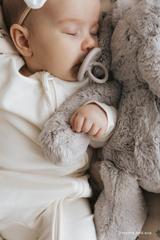 Snuggle Bunnies SB-Olive Peluche Olive l'éléphant - Snuggle Bunnies vendu par Veille sur toi