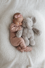 Snuggle Bunnies SB-Olive Peluche Olive l'éléphant - Snuggle Bunnies vendu par Veille sur toi