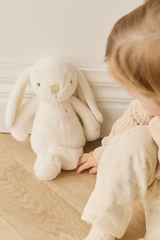 Snuggle Bunnies SB-Pen-Mar Peluche Pénélope le lapin - Marshmallow - Snuggle Bunnies vendu par Veille sur toi