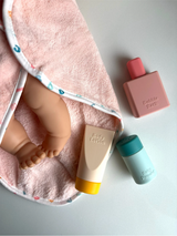 Tiny Harlow TH-BATH Ensemble pour le bain Tiny Bath Time - Tiny Harlow vendu par Veille sur toi