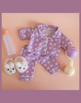 Tiny Harlow TH-GP-SLEEPY Ensemble sleepy time Daisie - Pyjama, pantoufle, lait et hochet - Tiny Harlow vendu par Veille sur toi