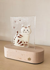 Veille sur toi ⚜ VST-LTC-007 Lampe de table complète - Chat Sammy - Veille sur toi vendu par Veille sur toi