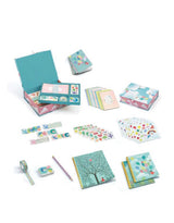 Coffret papeterie Charlotte marque  Djeco vendu par Veille sur toi