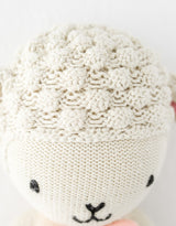 Cuddle + kind Peluche - Lucy l'agneau Pastel - Cuddle + kind vendu par Veille sur toi
