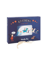 Lampe à histoires -  Coffret Au cinéma ce soir - Moulin Roty Default marque  Moulin Roty vendu par Veille sur toi