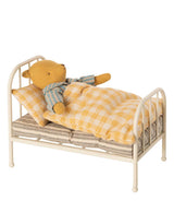 Lit vintage pour poupée ours junior marque  Maileg vendu par Veille sur toi