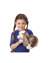 Marionnette bébé lapin longues oreilles Default marque  Folkmanis vendu par Veille sur toi
