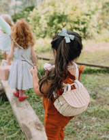 Mini panier Chari en rotin - Straw - Olli Ella marque  Olli Ella vendu par Veille sur toi